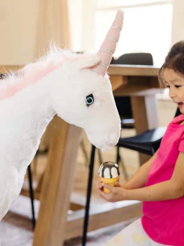 בובת ענק חד קרן - מליסה ודאג