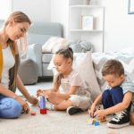 שגרה בבית כשבחוץ אין שגרה