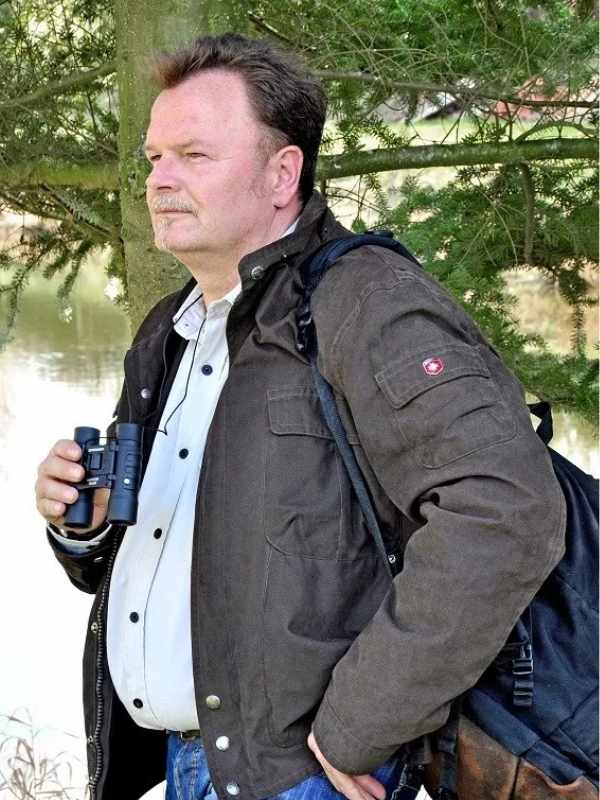 משקפת קומפקטית שימושית לטיולים