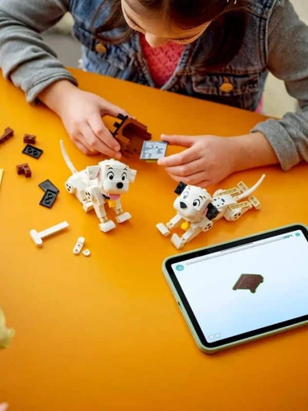 לגו דיסני 43271 - הגורים לאקי ופאני 101 גורים דלמטים