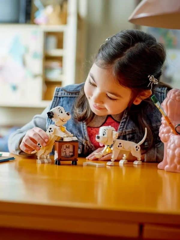 לגו דיסני 43271 - הגורים לאקי ופאני 101 גורים דלמטים