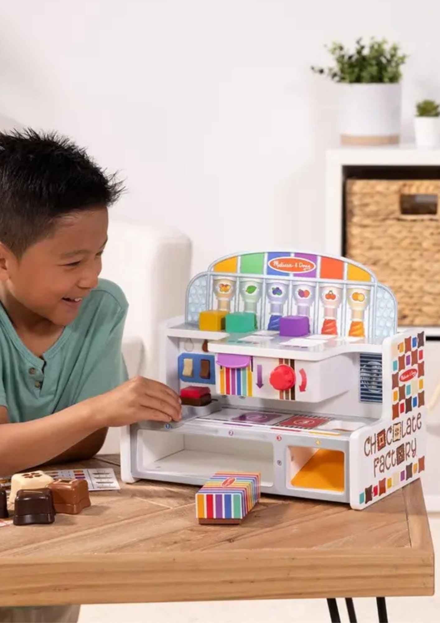 דוכן מעץ מפעל השוקולד - מליסה ודאג\