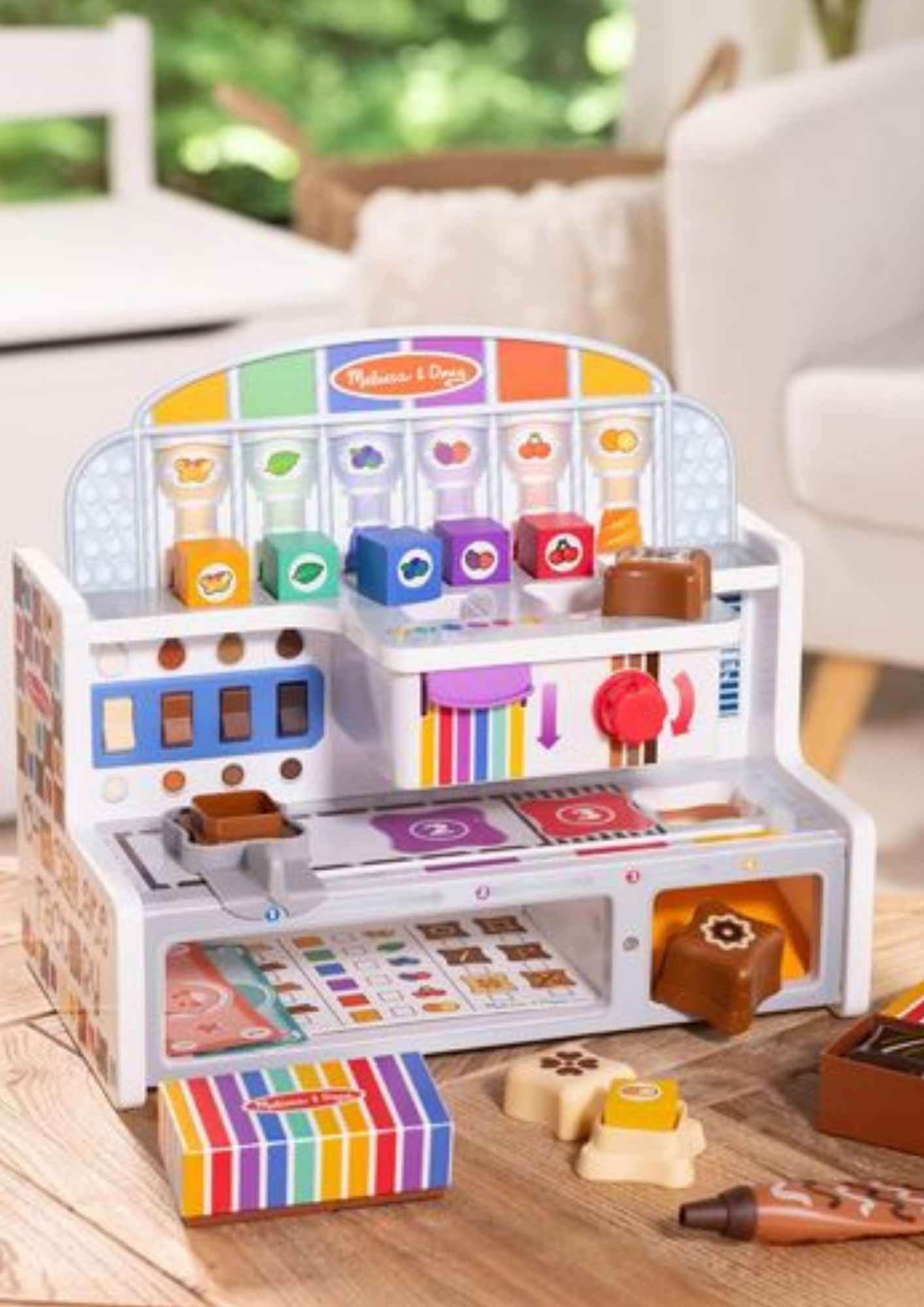 דוכן מעץ מפעל השוקולד - מליסה ודאג