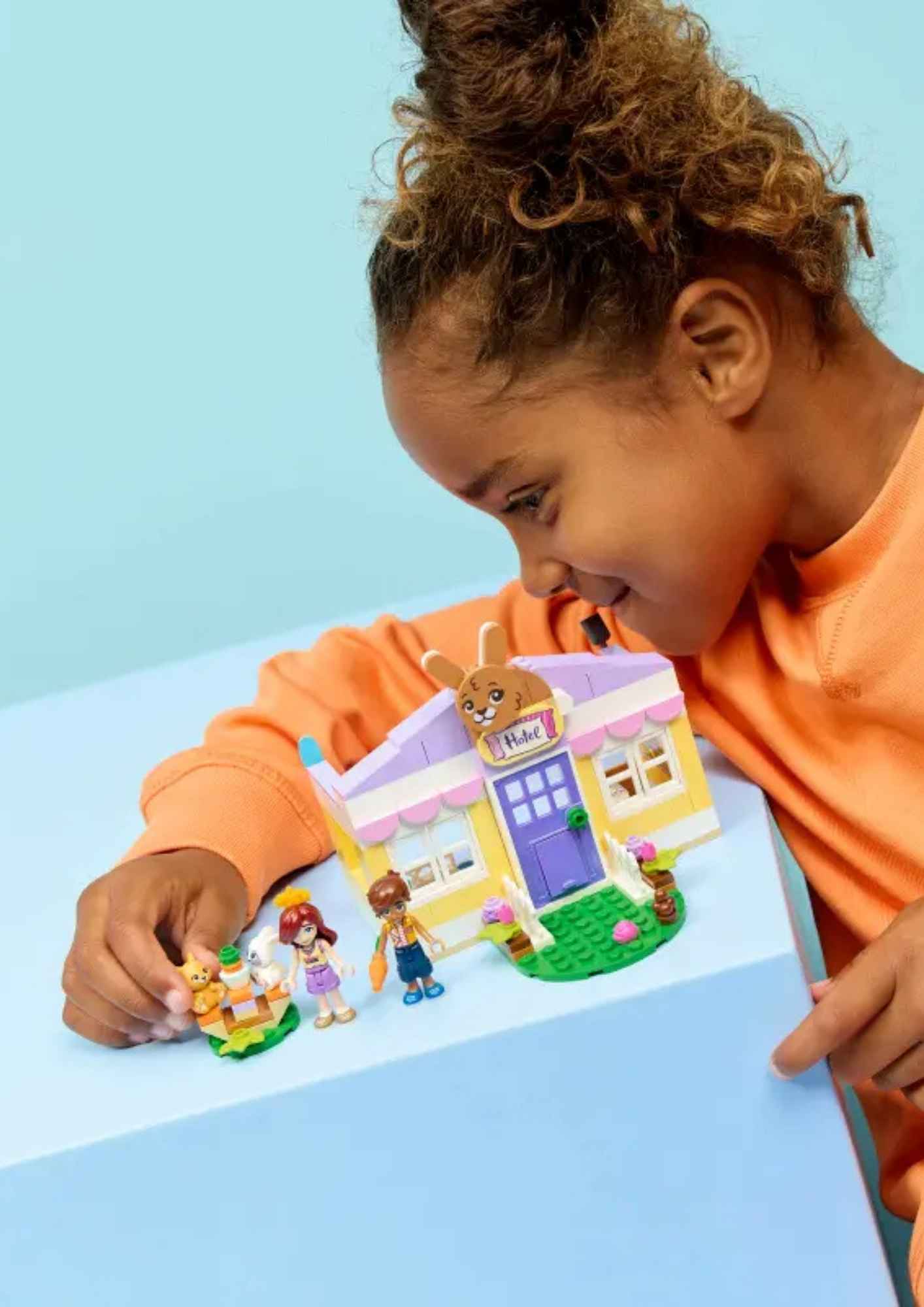 לגו חברות 42679 - מלון הארנבים בהארטלייק סיטי